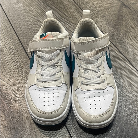 Nike Kids White and Teal Sneakers - Picture 2 of 5